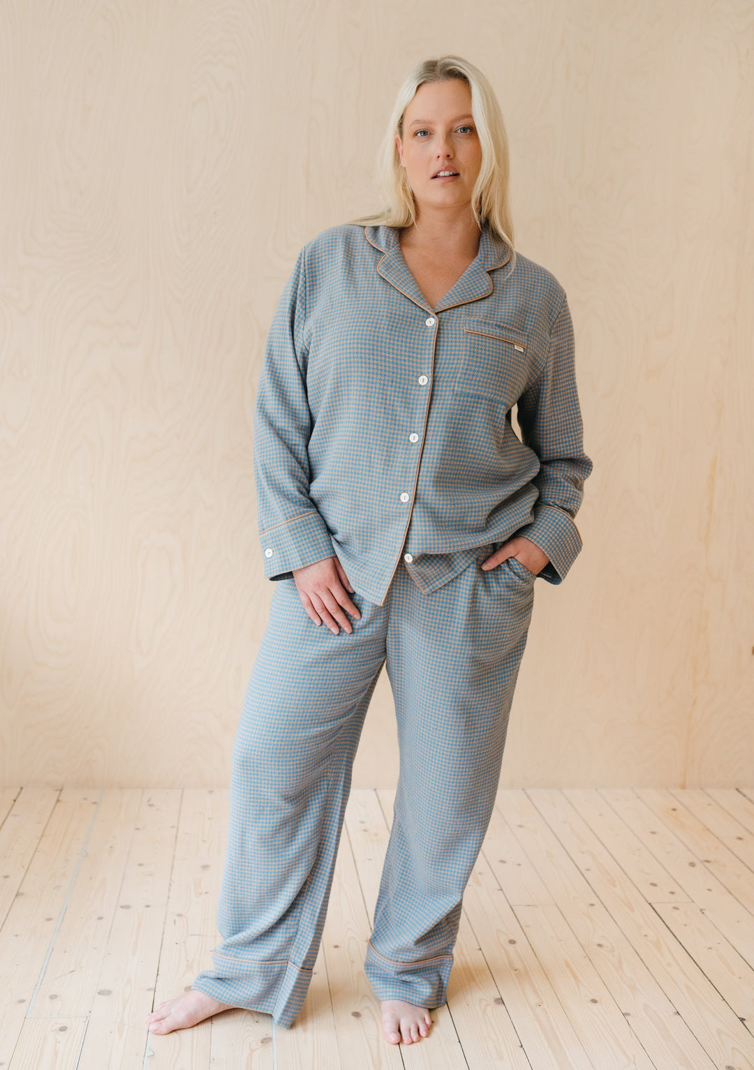 Baumwollpyjama mit blauem Hahnentrittmuster