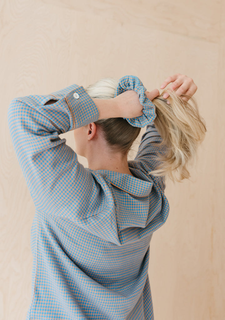 Baumwollpyjama mit blauem Hahnentrittmuster