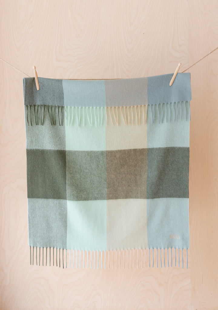 Couverture pour bébé en laine d'agneau à carreaux Forest Block 