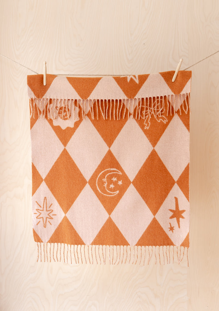 Babydecke aus Lammwolle im Harlekin-Jacquard 