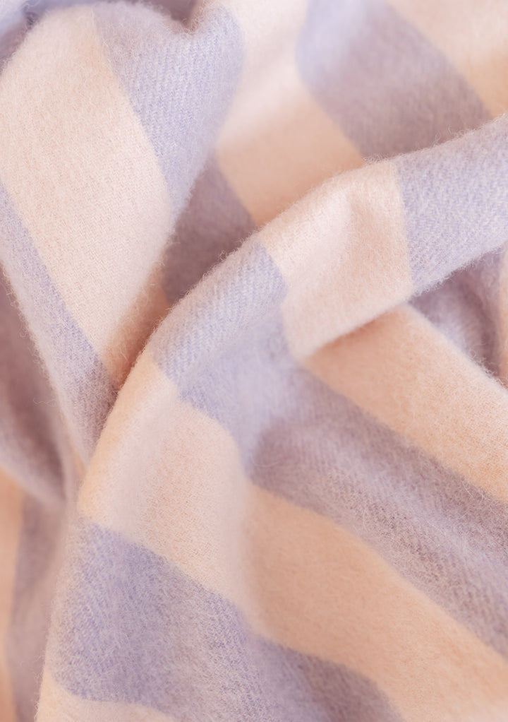 Babydecke aus Lammwolle in Rosa und Lila gestreift 