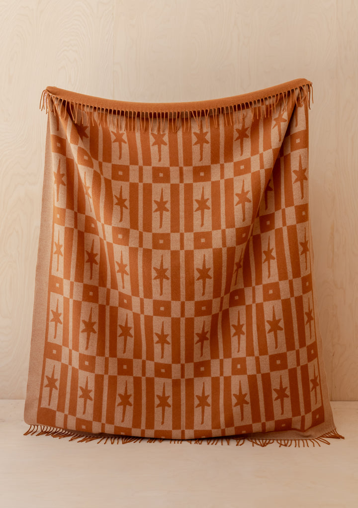 Lammwolldecke in Mandel-Celestial-Fliesen-Jacquard 