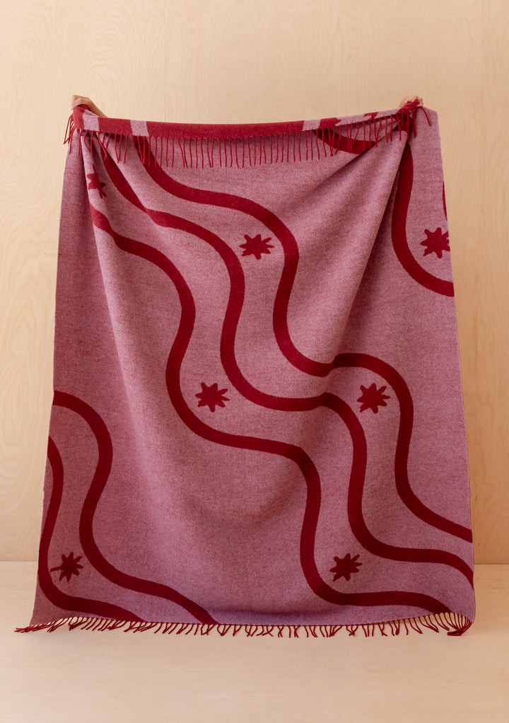 Lammwolldecke in rotem Wellen-Jacquard 