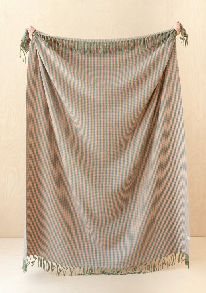 Musterverkauf: Lammwolldecke in grünem Köperkaromuster