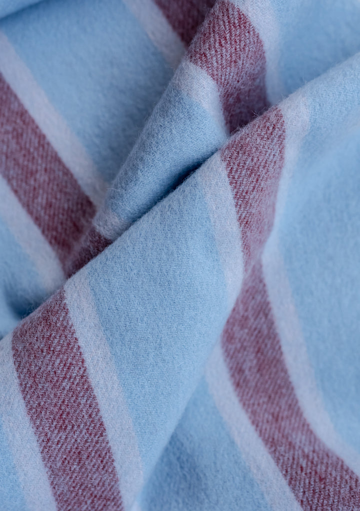 Écharpe en laine d'agneau à rayures bleues