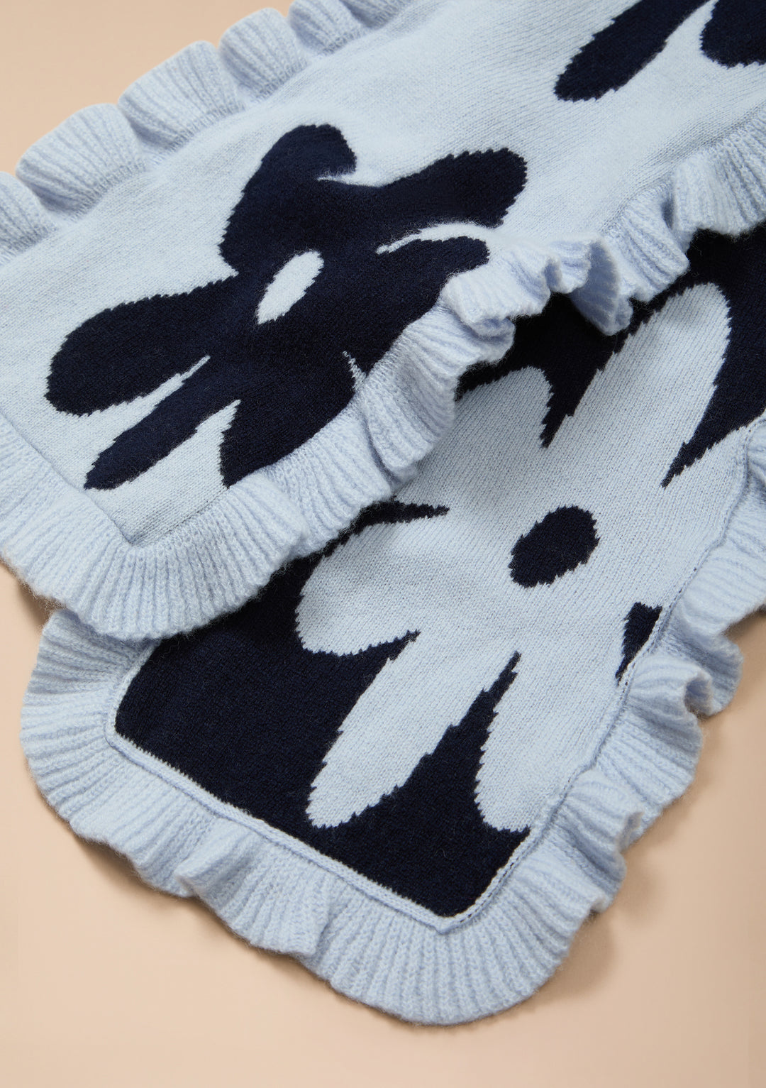 Écharpe à volants en laine mérinos TBCo x Liu, motif floral bleu