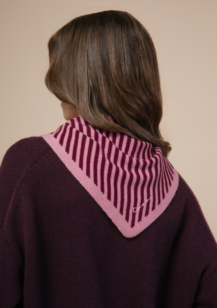 Écharpe triangulaire en laine mérinos à rayures roses