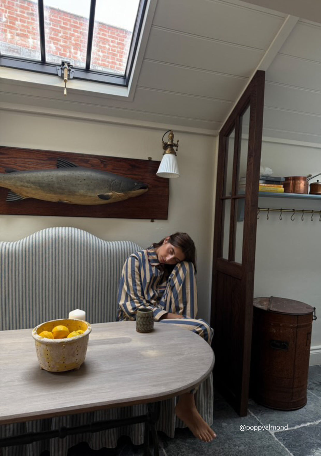 Baumwollpyjama mit marineblauen Streifen