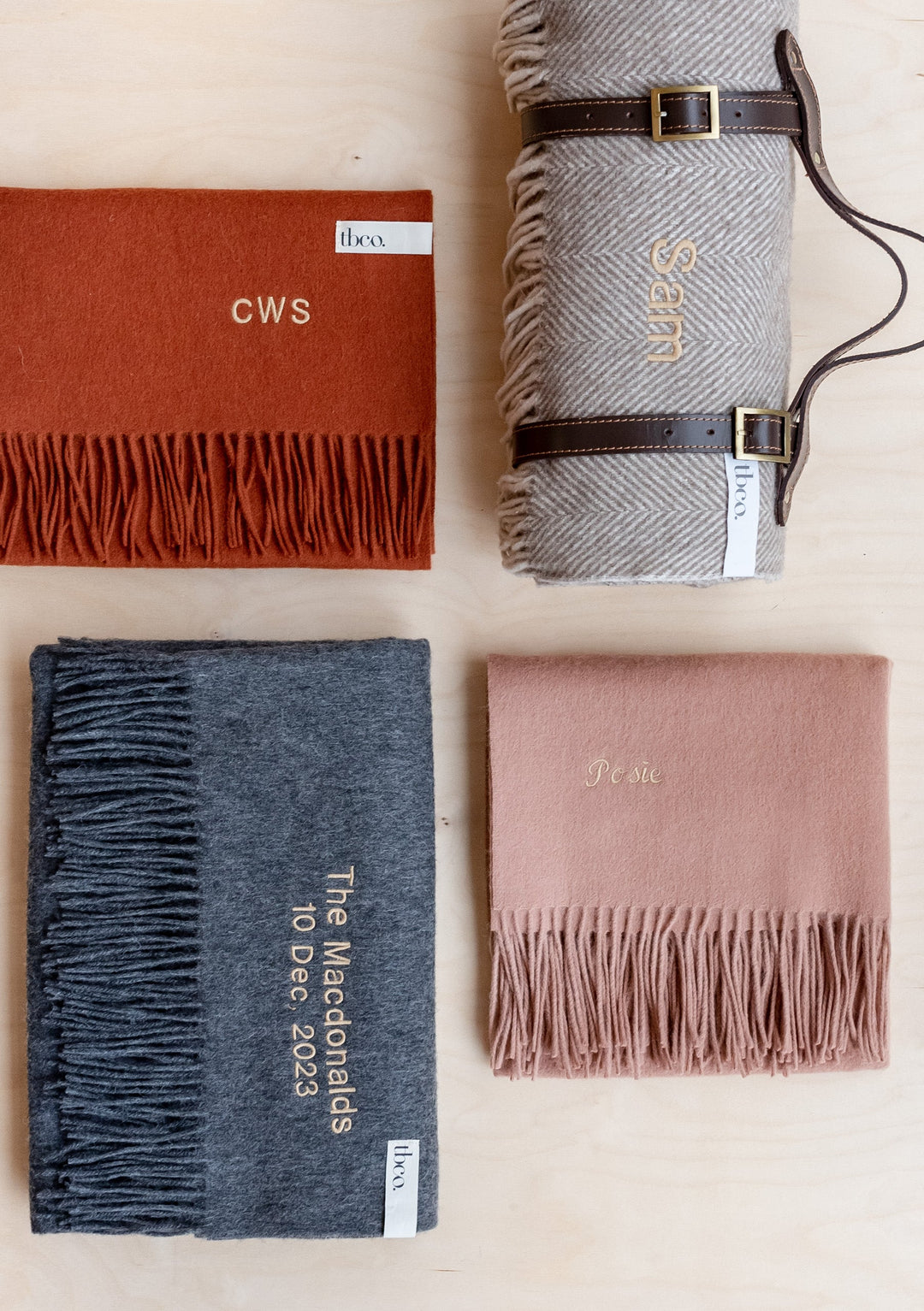 Übergroßer Schal aus Lammwolle in grünem Rauten-Jacquard 