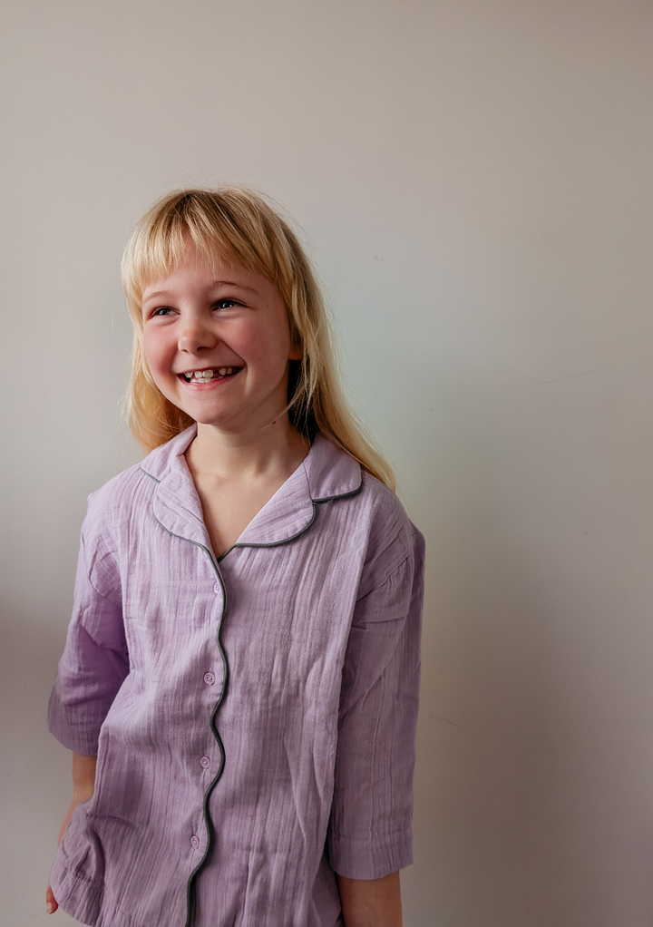 Baumwoll-Kinderpyjama in Lila 