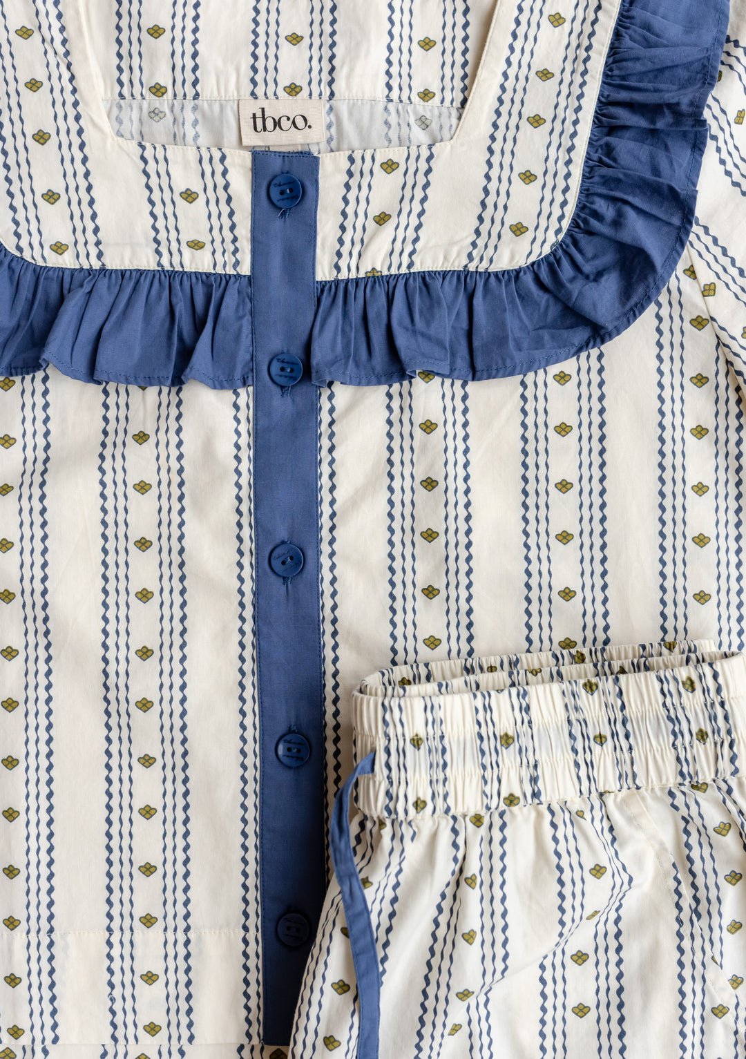 Baumwollpyjama mit marineblauem Blümchenmuster 