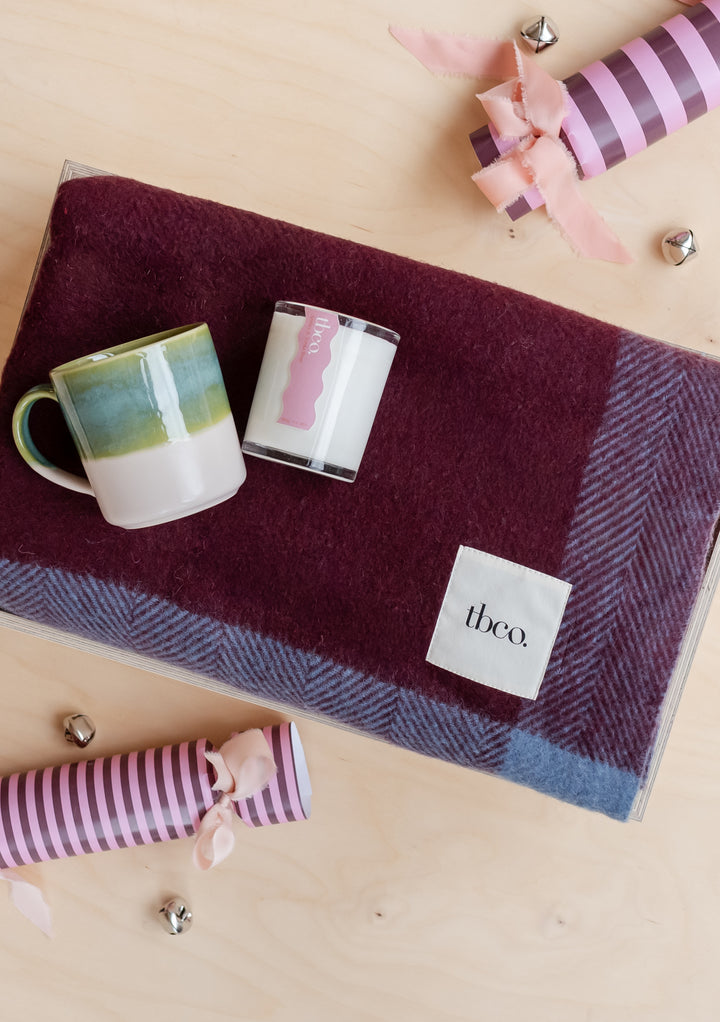 Fertige Kuscheldecke als Geschenkbox