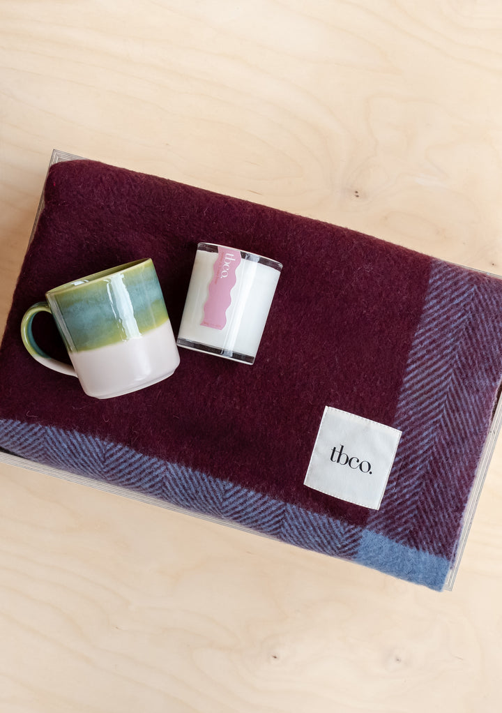 Fertige Kuscheldecke als Geschenkbox