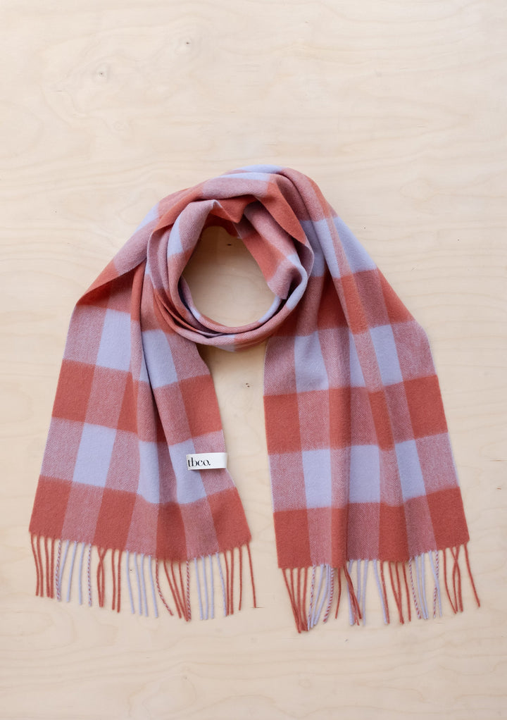 Lammwollschal mit lilafarbenem Gingham-Muster 