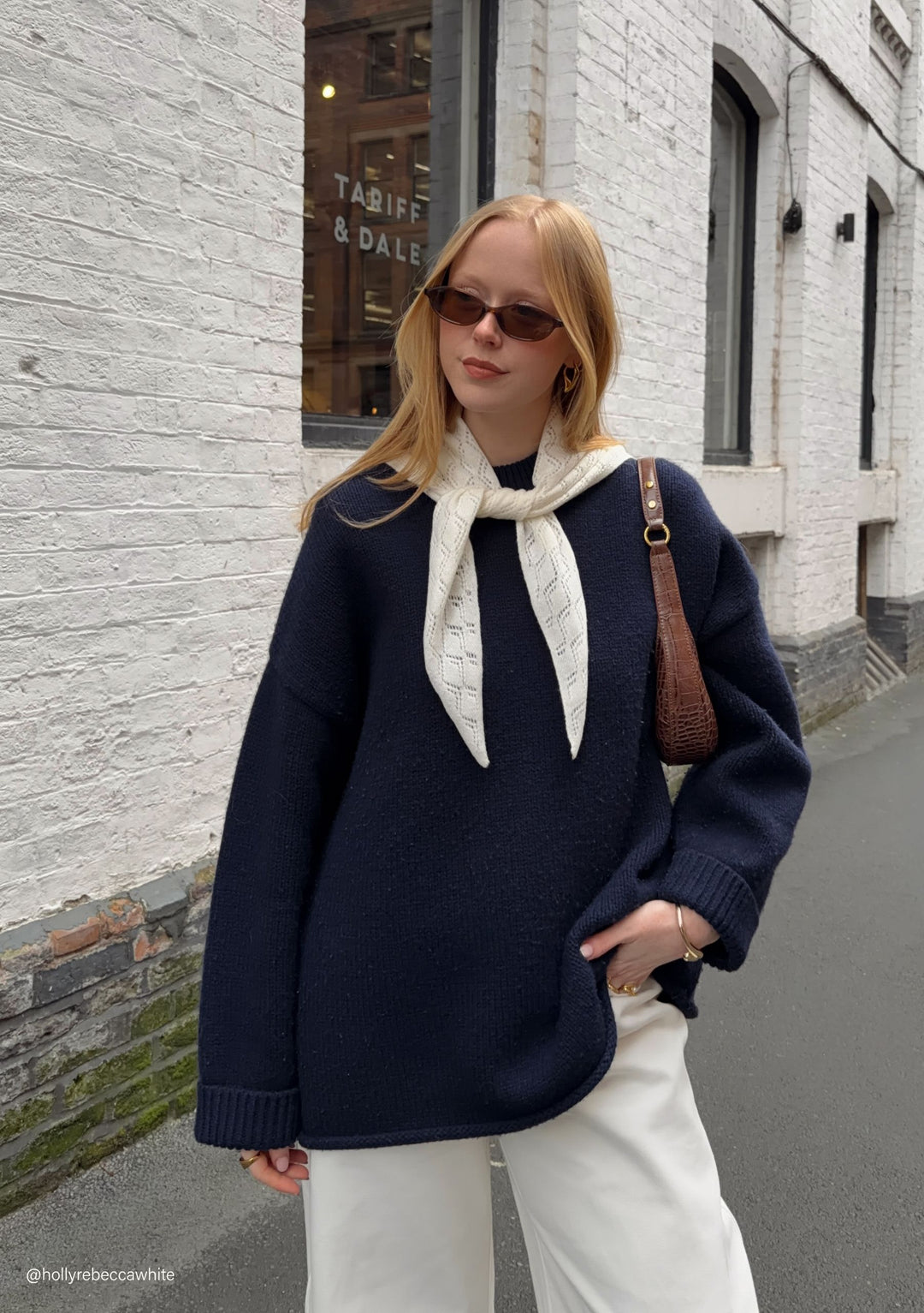 Écharpe triangulaire en laine mérinos blanche ajourée 