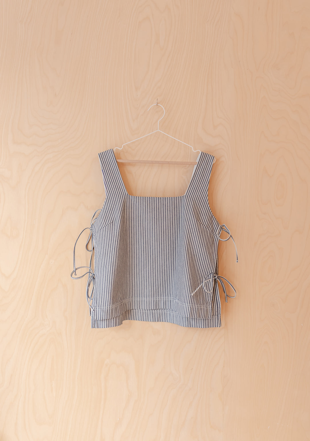 Top en jean à nouer sur le côté à rayures chevrons