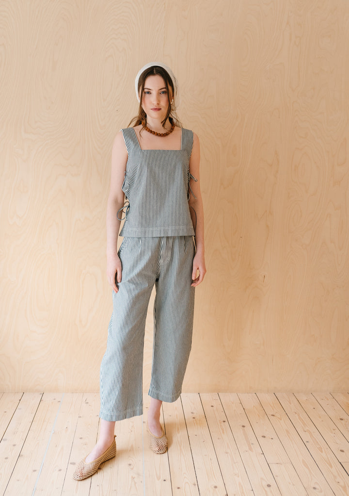 Denim-Hose mit geschwungenem Bein und Fischgrätmuster