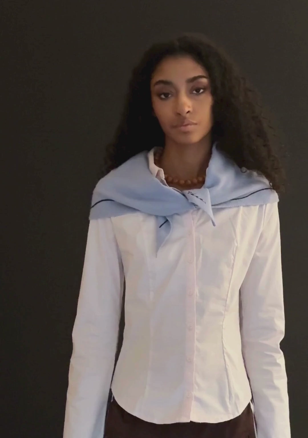 Dreiecksschal aus Merinowolle in der Farbe Vergissmeinnicht 