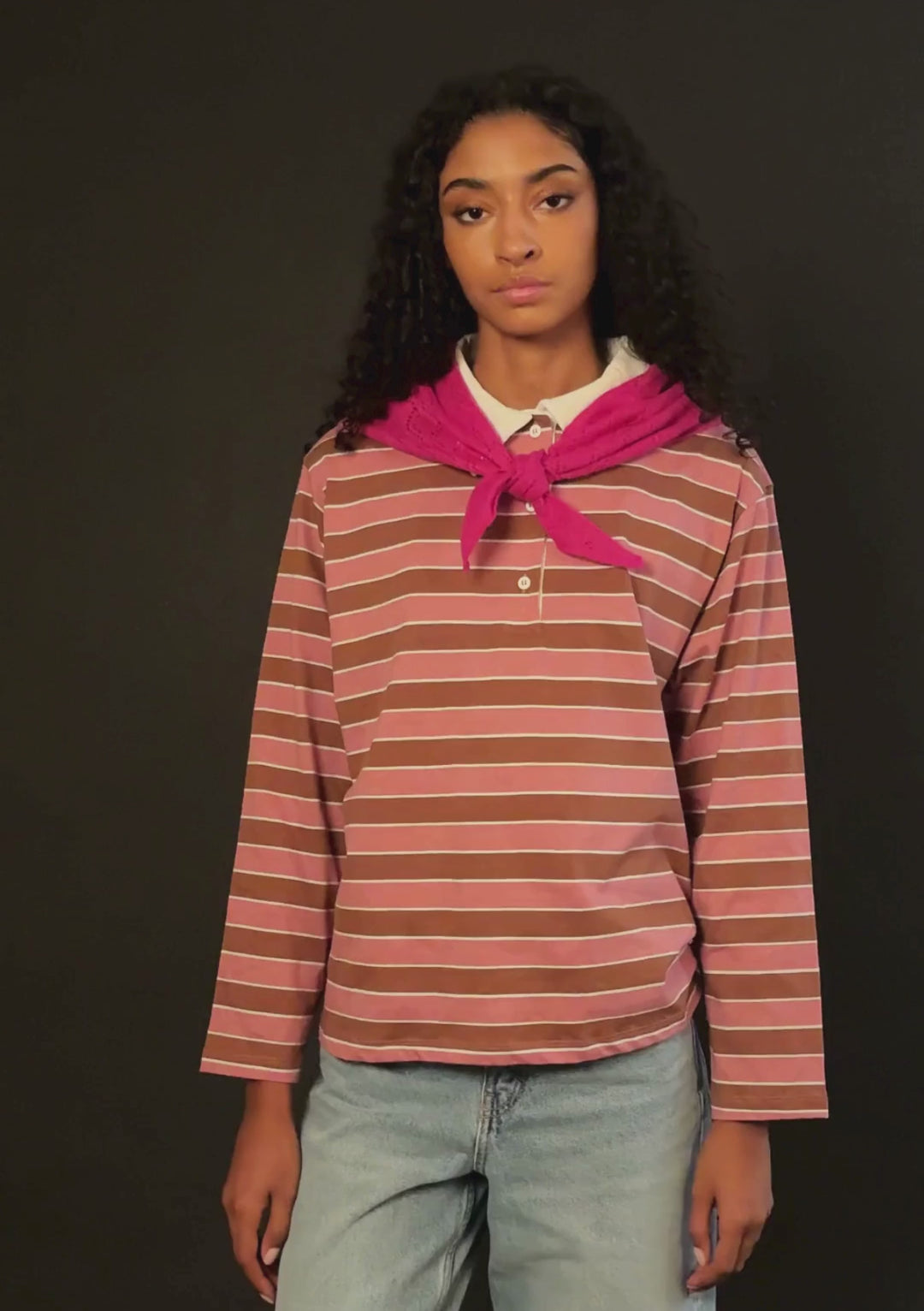 Dreiecksschal aus Merinowolle in Magenta Pointelle 