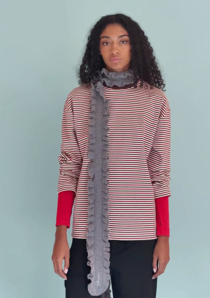 Écharpe fine en laine mérinos grise à volants