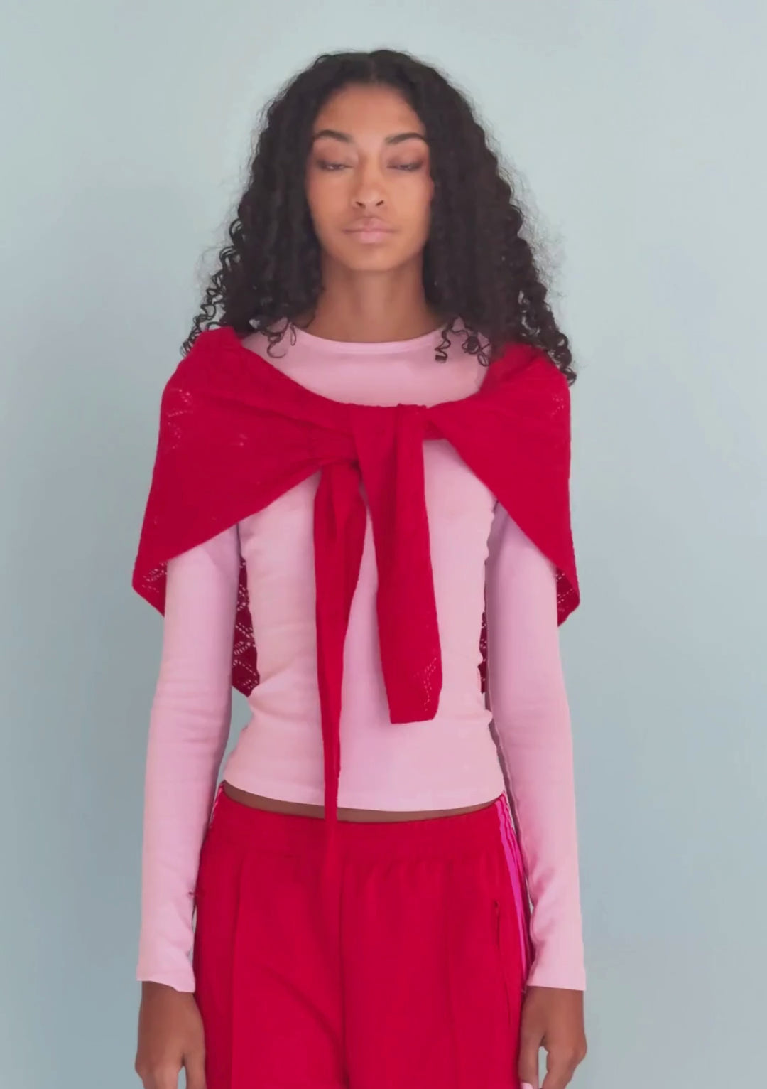 Grande écharpe triangulaire en laine mérinos rouge pointelle 