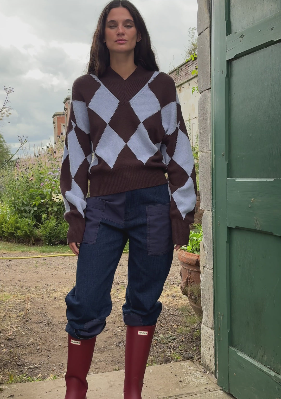 Merino Wool V-Neck Cropped Jumper in Brown & Blue Argyle