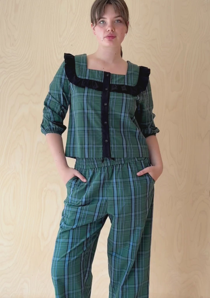 Baumwollpyjama mit grünem Schottenkaro 